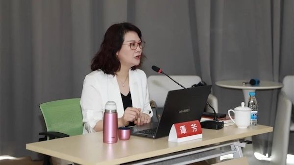 谭芳律师为“沪滇合作、对口帮扶”巾帼头雁培训班成员做专题讲座