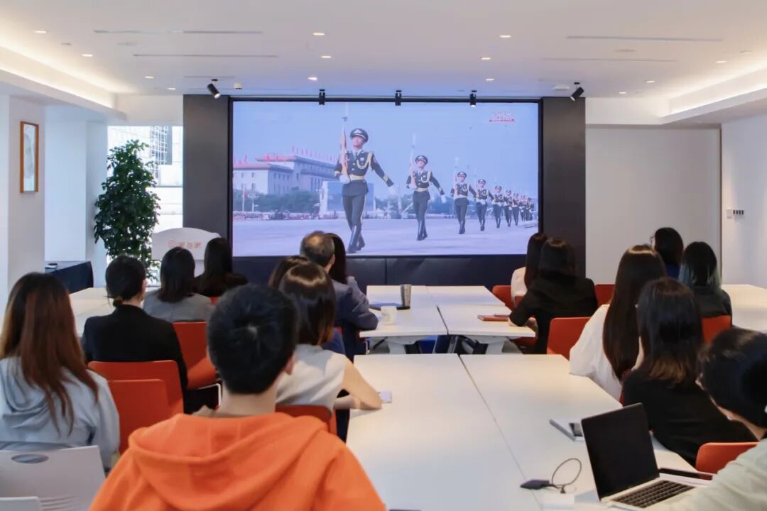 家与家组织观看纪念中国人民抗日战争暨世界反法西斯战争胜利80周年大会