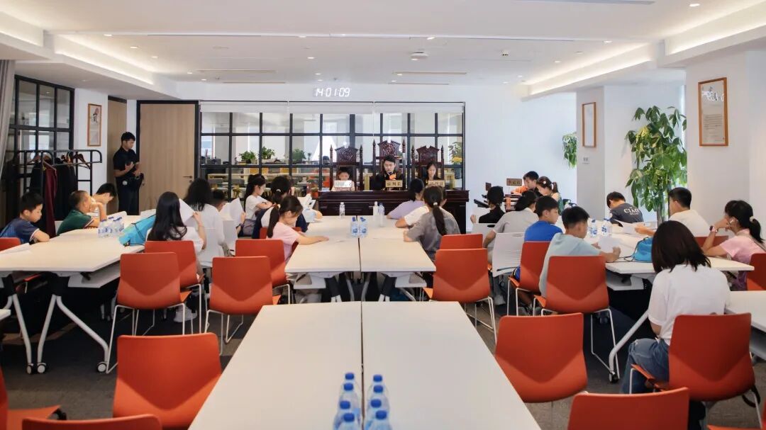 临港新片区家风成长活动走进家与家