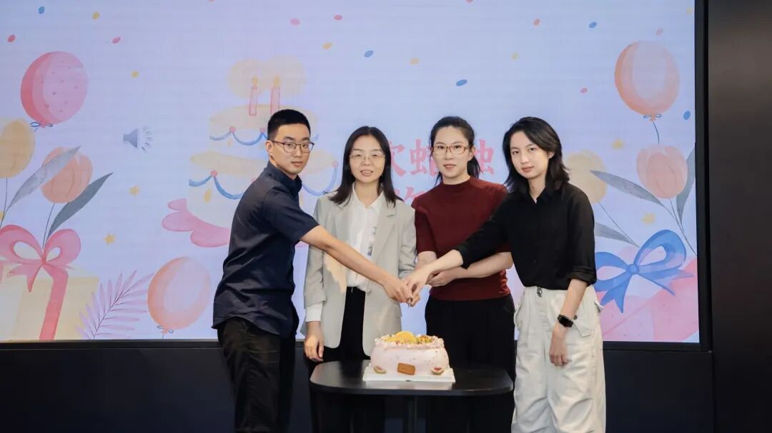 秋风卷叶绘新章，家与家举办10月集体生日会