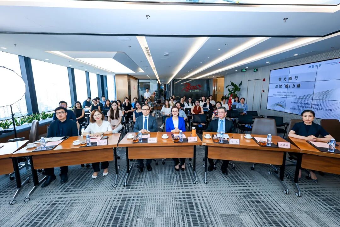 “循光而行·绽放她力量”女律师成长党建沙龙暨黄浦女律联走进律所系列活动在建纬举办，谭芳律师受邀担任主讲嘉宾