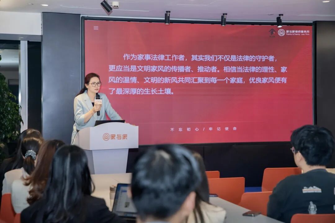 红书共读重温初心使命，小家变迁见证时代巨变，家与家举办庆祝建党105周年主题党日活动