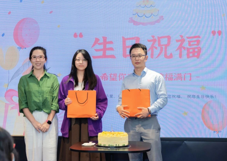 白露初降，秋意渐浓，家与家举办9月集体生日会